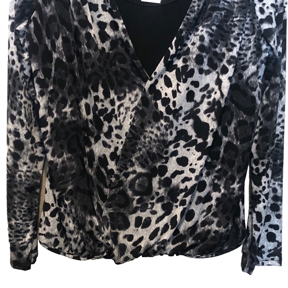 (NWT) Dress Barn Women's Black/Gray Leopard Long Sleeve Faux Wrap Top Size PM - Picture 5 of 9